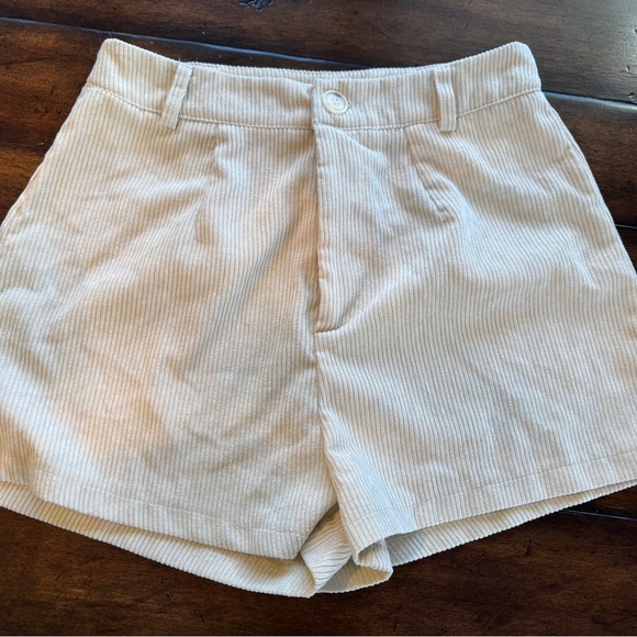 Women's Cream  Light Corduroy Shorts- Size M - Picture 1 of 6